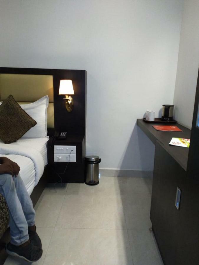 מדוראי Saravanaa Residency מראה חיצוני תמונה